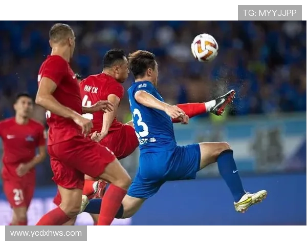 梅州客家队迎战强敌激烈对决展现足球风采与拼搏精神