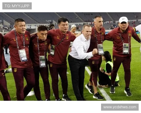 中国足球队备战世界杯预选赛新征程 聚焦球员状态与战术调整 中国足球队备战世界杯预选赛新征程 聚焦球员状态与战术调整